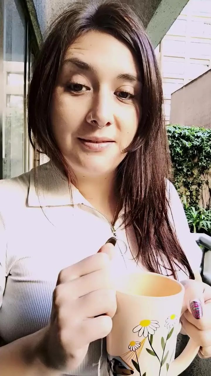 Offline AlmaPagana on Cam4