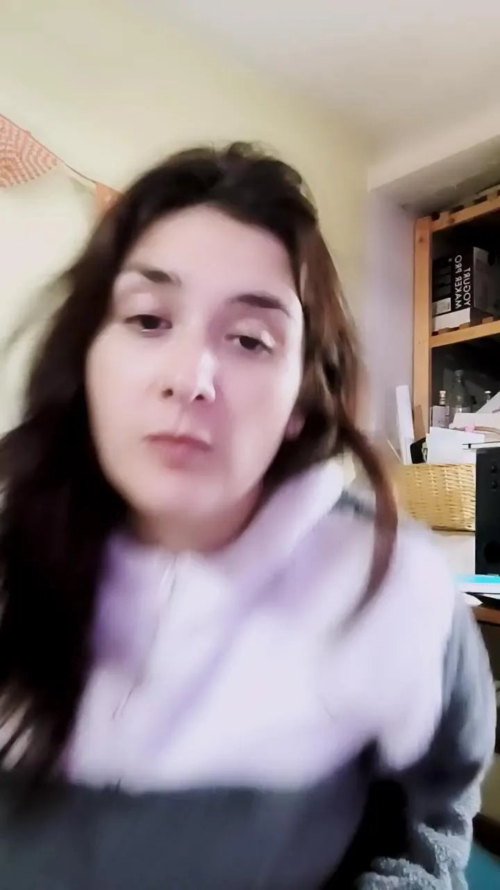 Offline AlmaPagana on Cam4