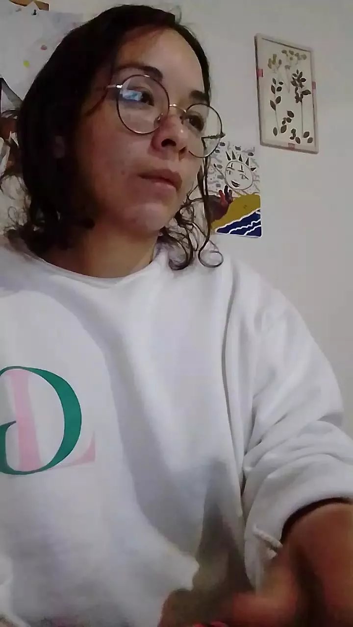 Offline almondwithlove on Cam4