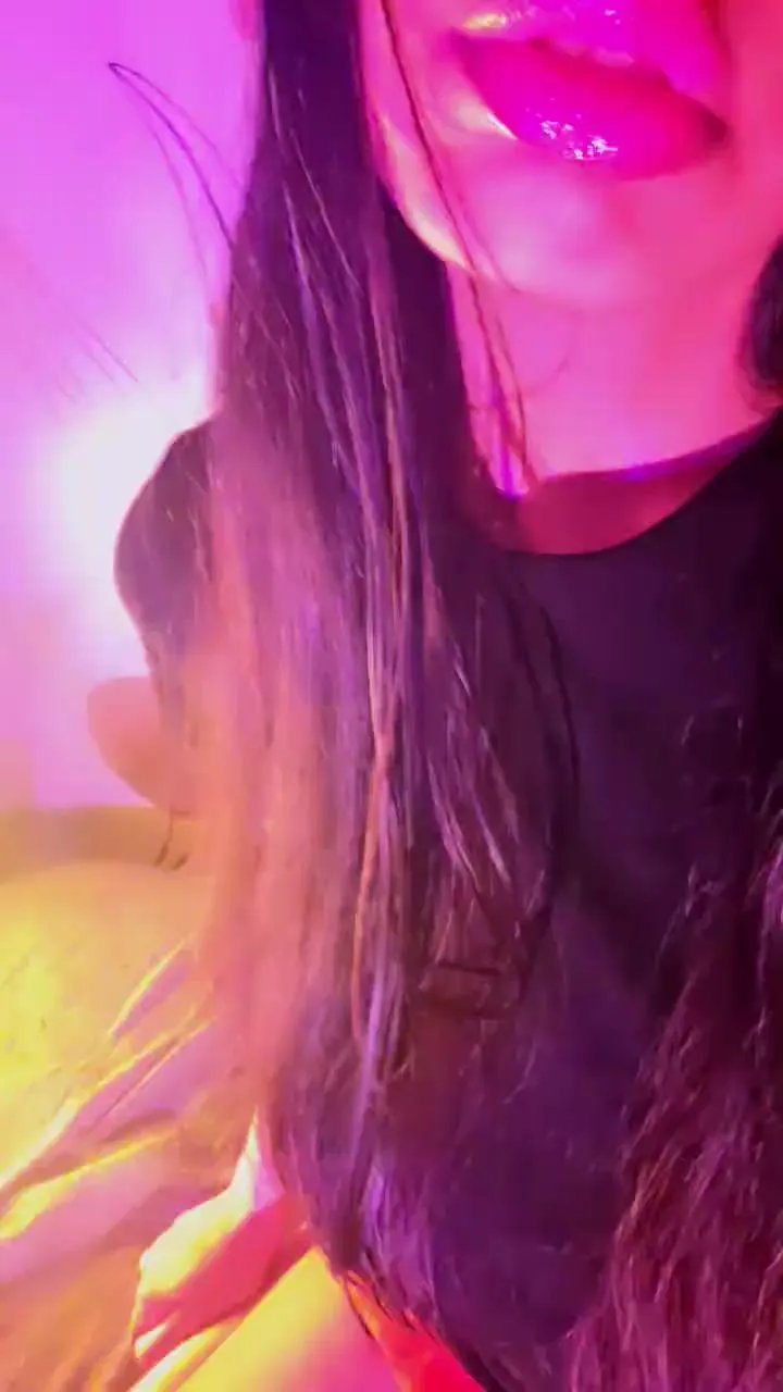 Offline Aloneathome22 on Cam4