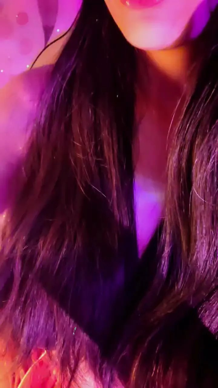 Offline Aloneathome22 on Cam4