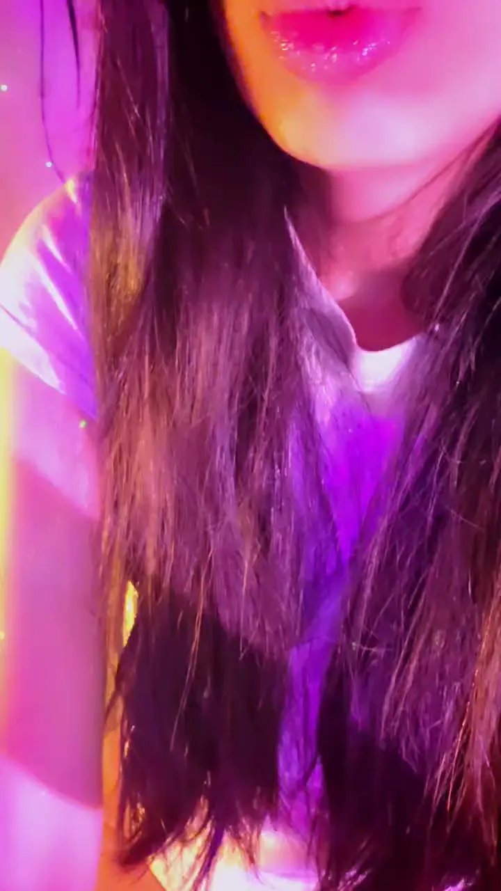 Offline Aloneathome22 on Cam4