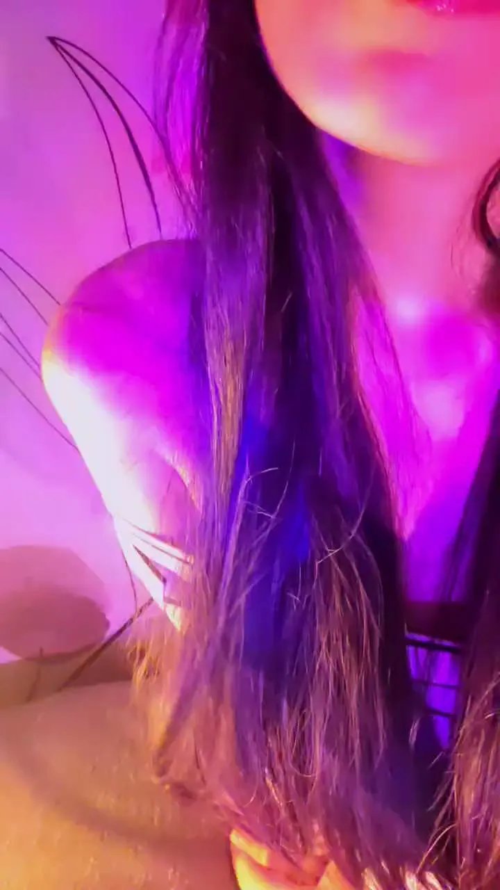 Offline Aloneathome22 on Cam4