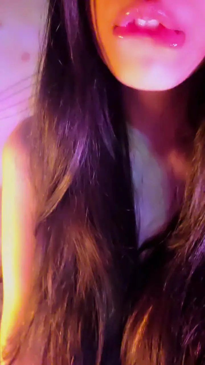 Offline Aloneathome22 on Cam4