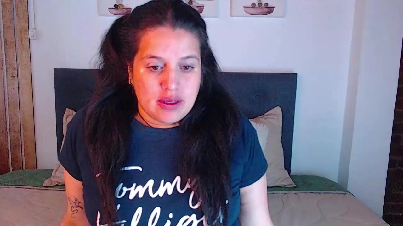 Offline andrea_secret_ on Cam4