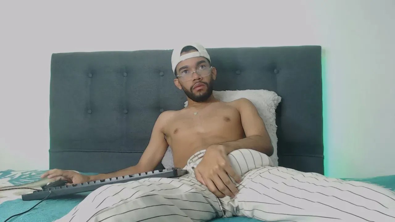 Offline andresnoir_ on Cam4