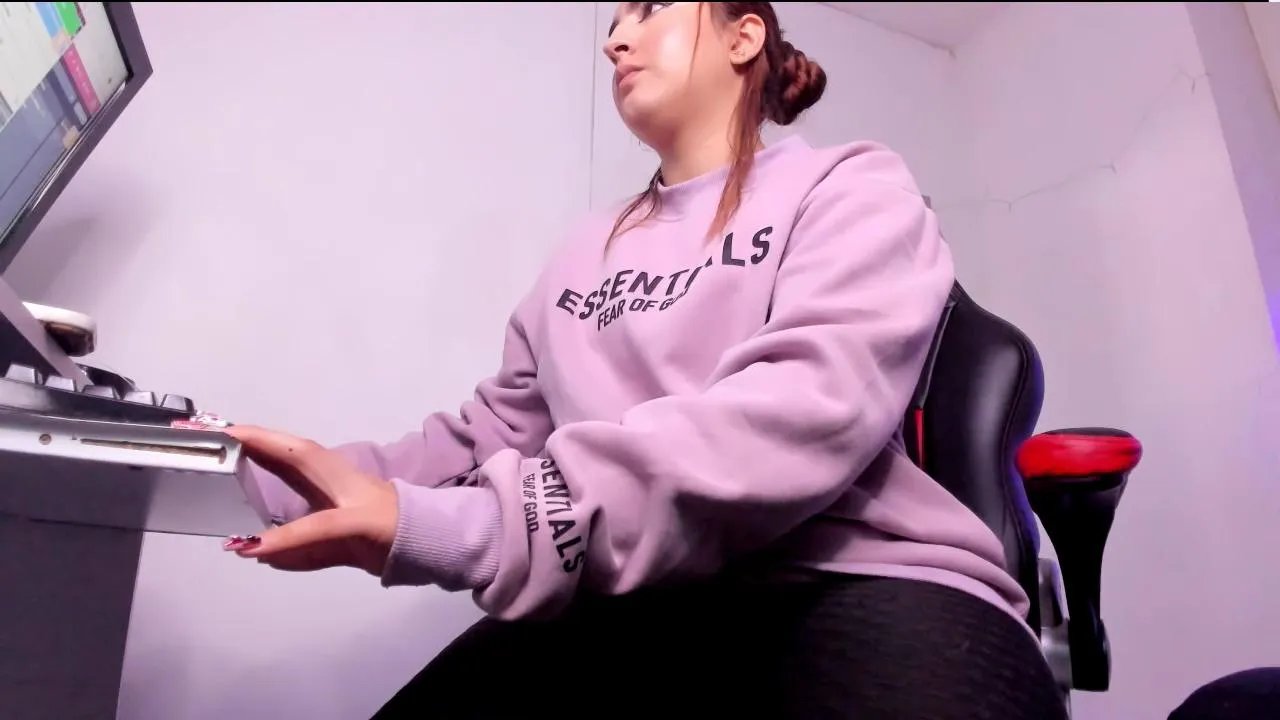 Offline angel_hardy_dl on Cam4