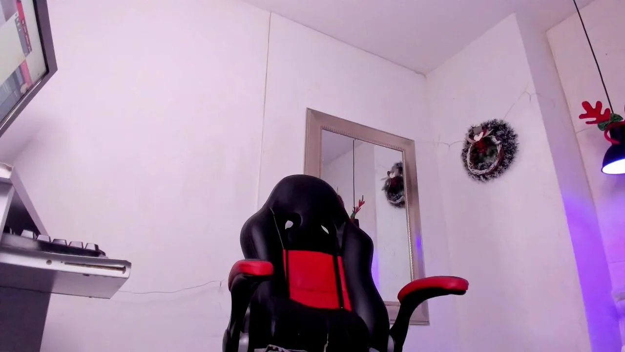 Offline angel_hardy_dl on Cam4