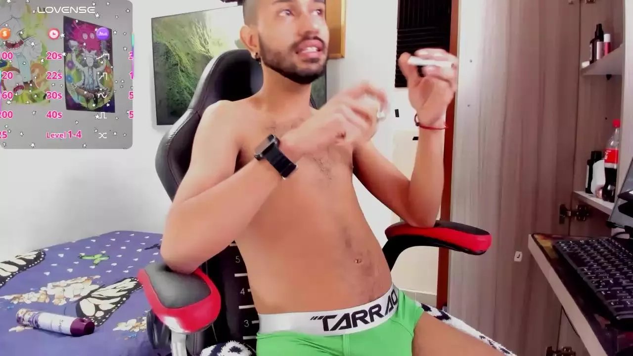 Offline AronBaylor on Cam4