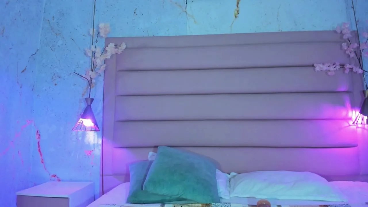 Offline AvaWhiite on Cam4