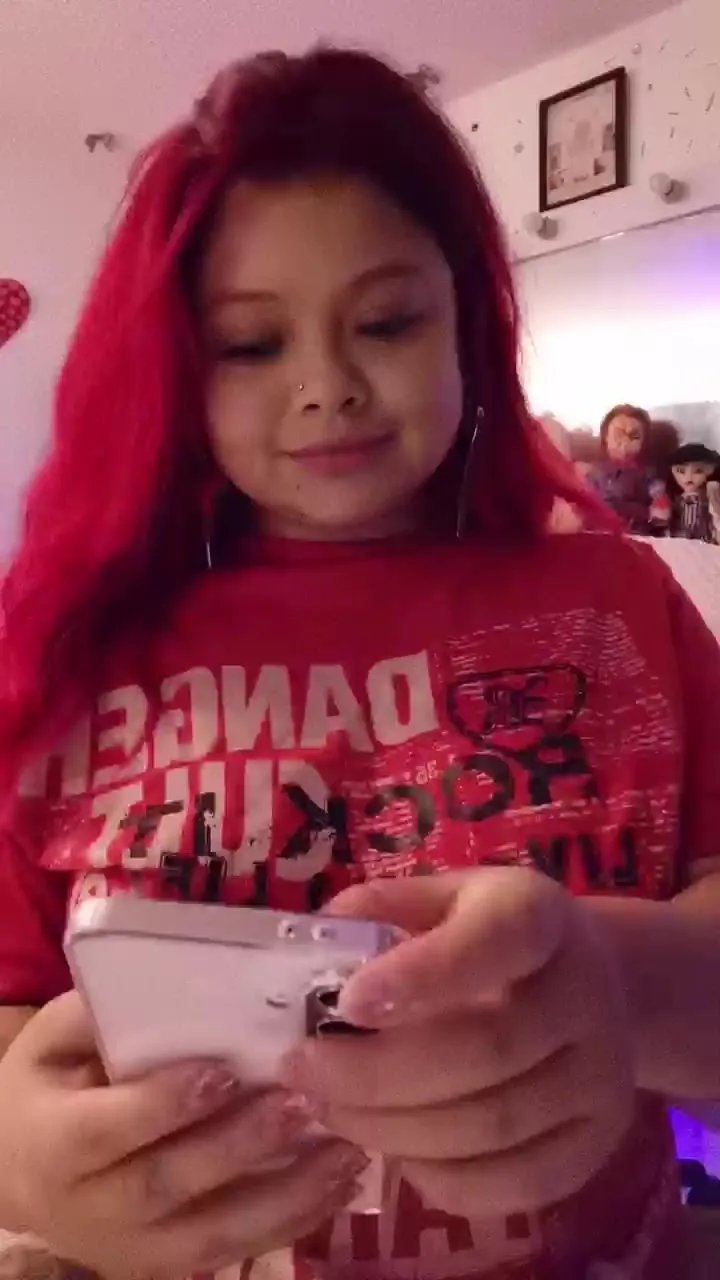 Offline barbiee_doll on Cam4