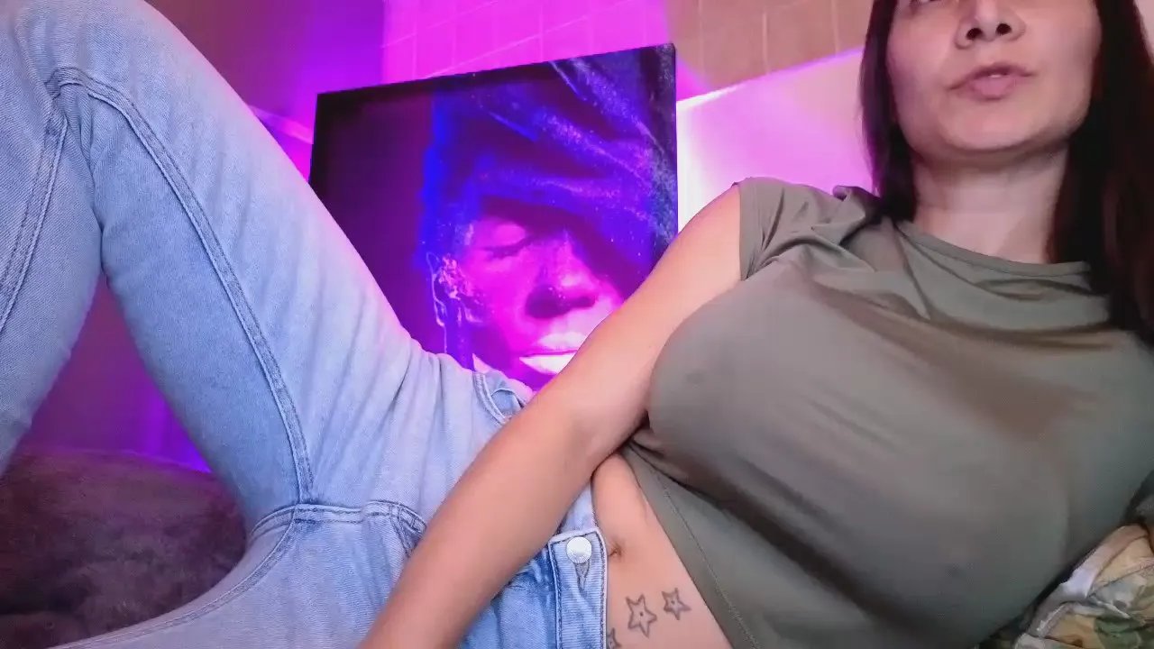 Offline Biatriss on Cam4