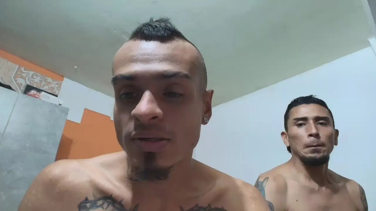 Offline bigcentauro233 on Cam4