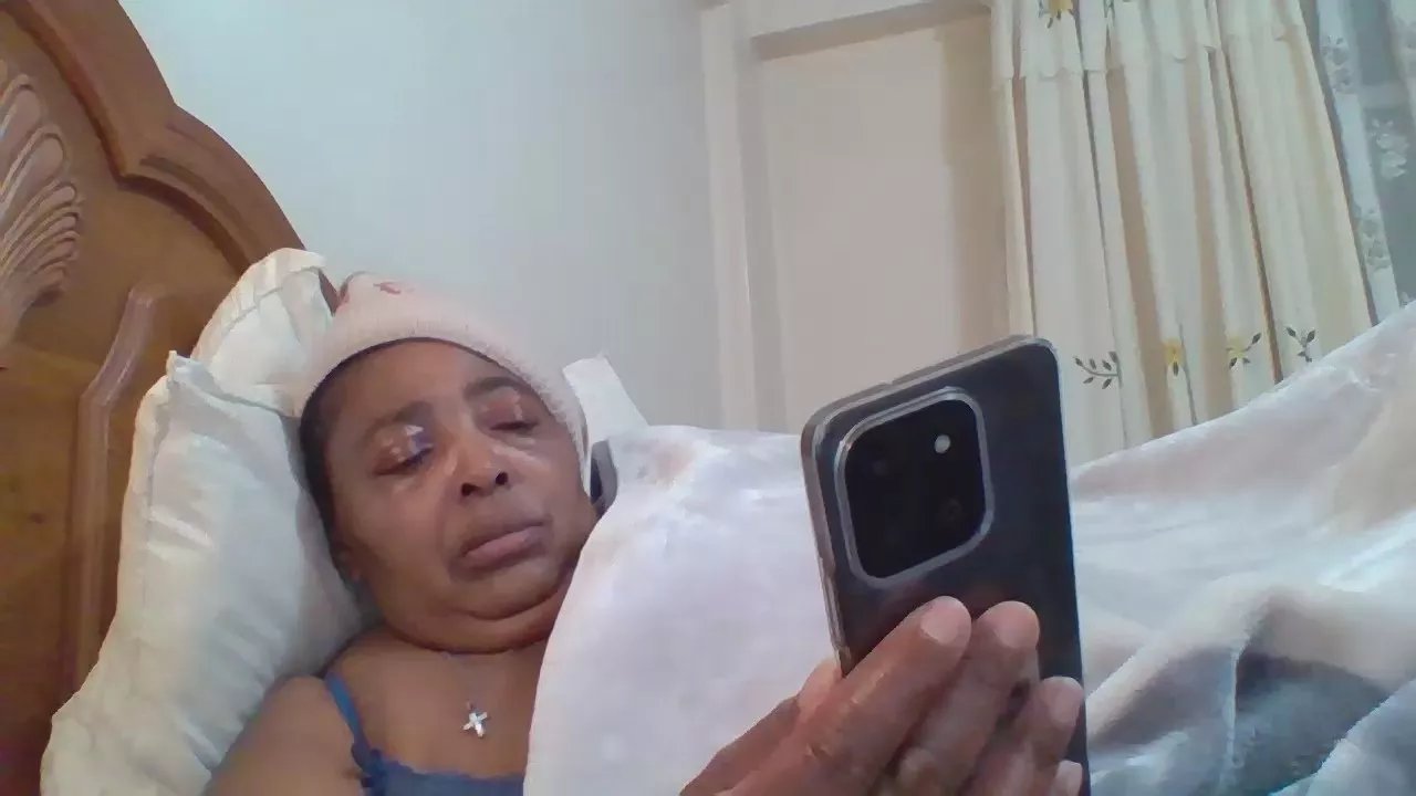 Offline bigpussylipsx53 on Cam4