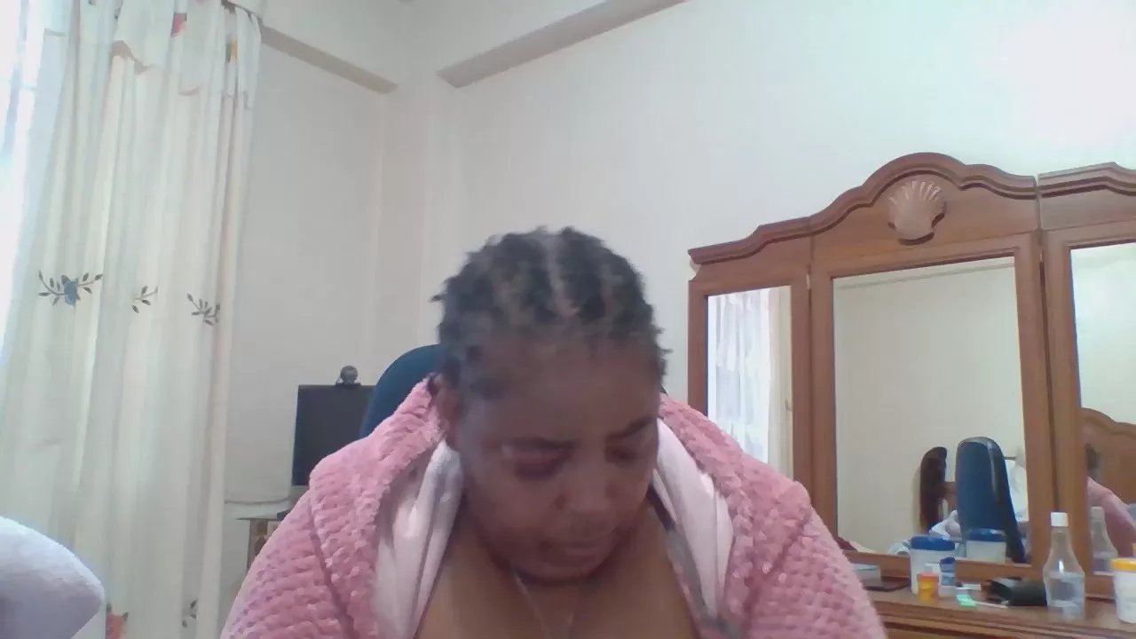 Offline bigpussylipsx53 on Cam4