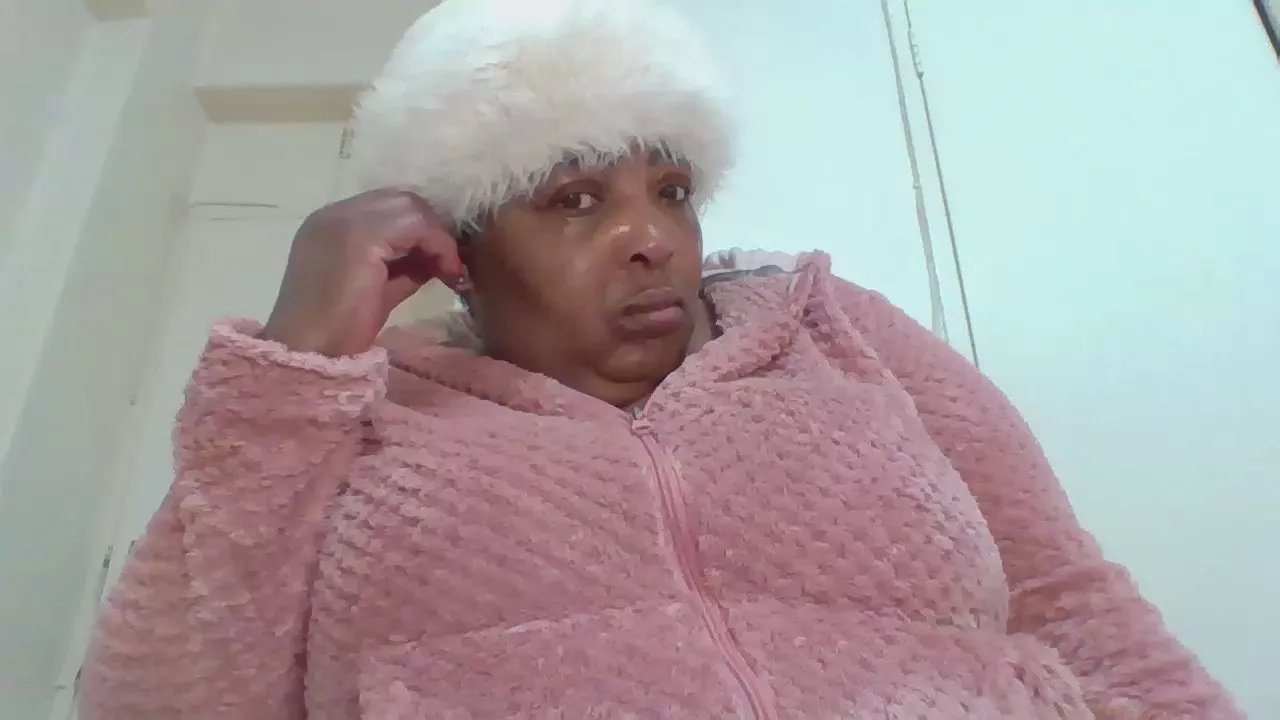 Offline bigpussylipsx53 on Cam4