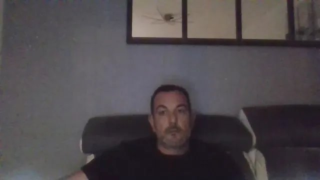 Offline BIRDY1383 on Cam4