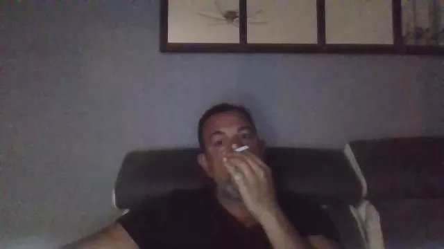 Offline BIRDY1383 on Cam4