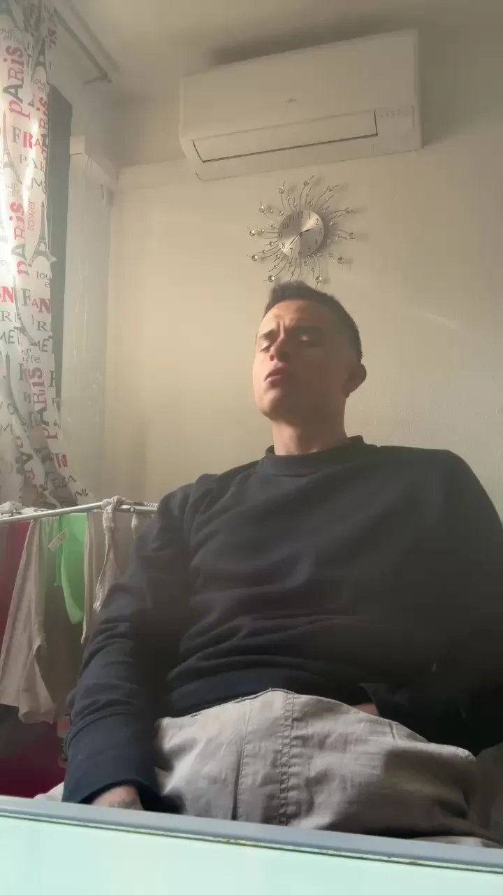 Offline bizarro19 on Cam4