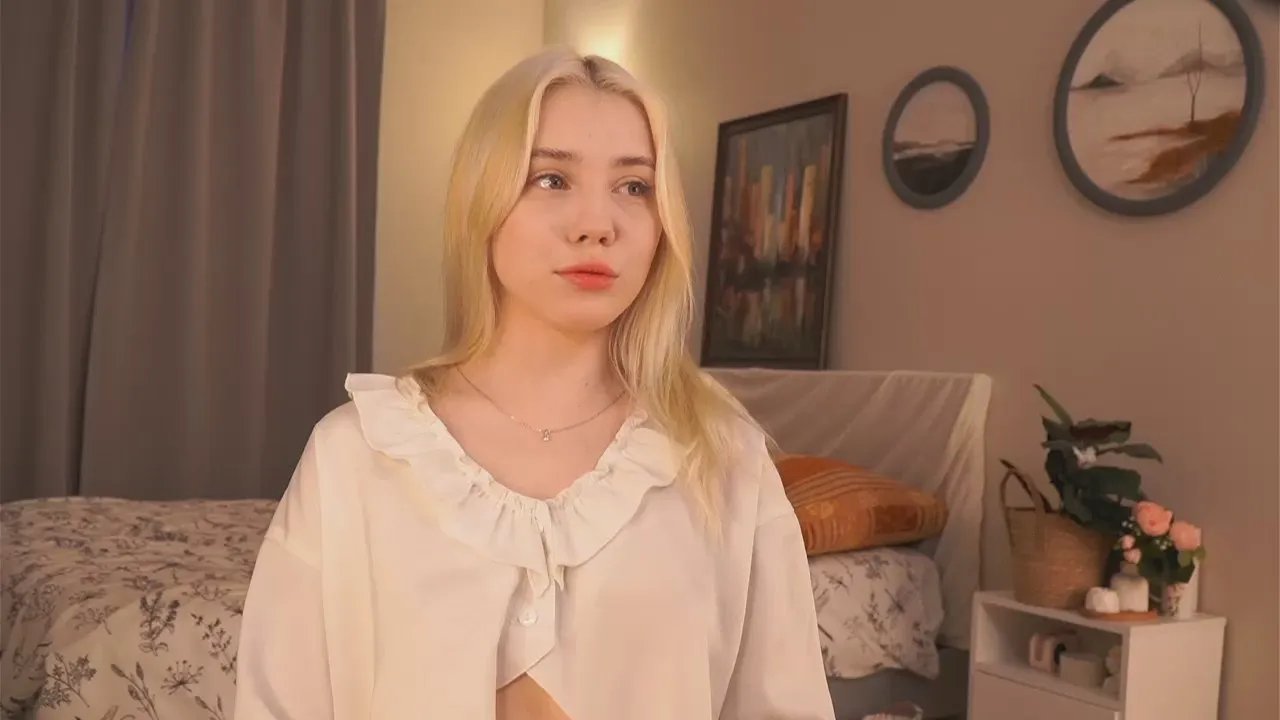 Freechat blue_bow on Cam4