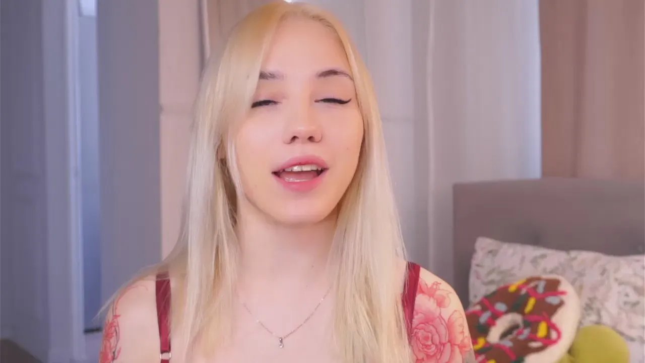 Freechat blue_bow on Cam4