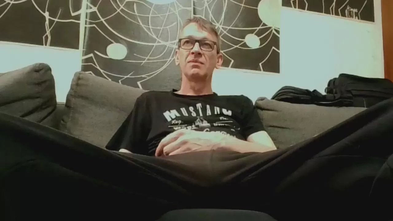 Offline Bobbylee74 on Cam4