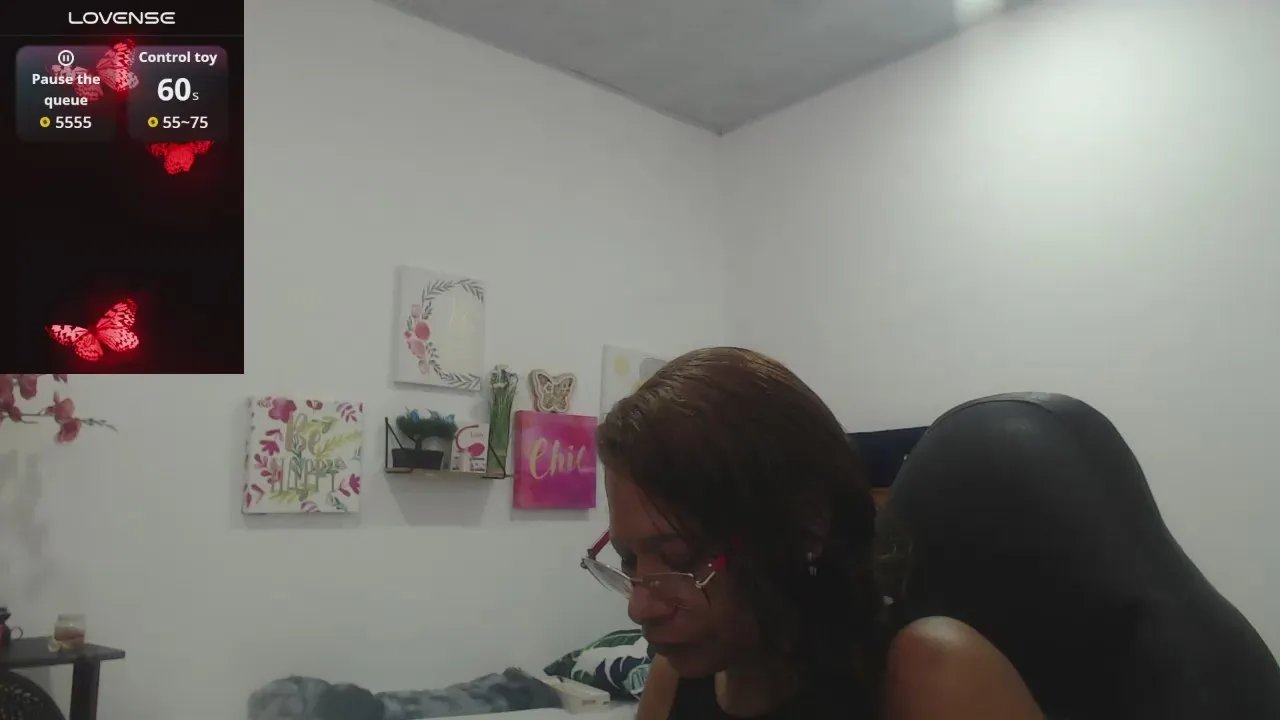 Offline BustyXMilf on Cam4