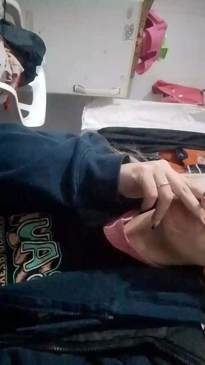 Offline Camilitaa3 on Cam4