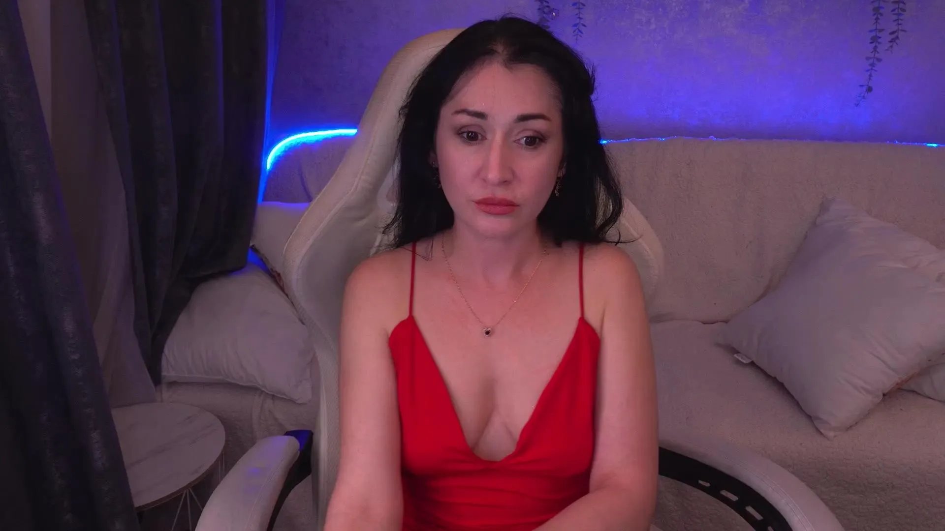 Offline CarolinaaFoxyyy on Cam4