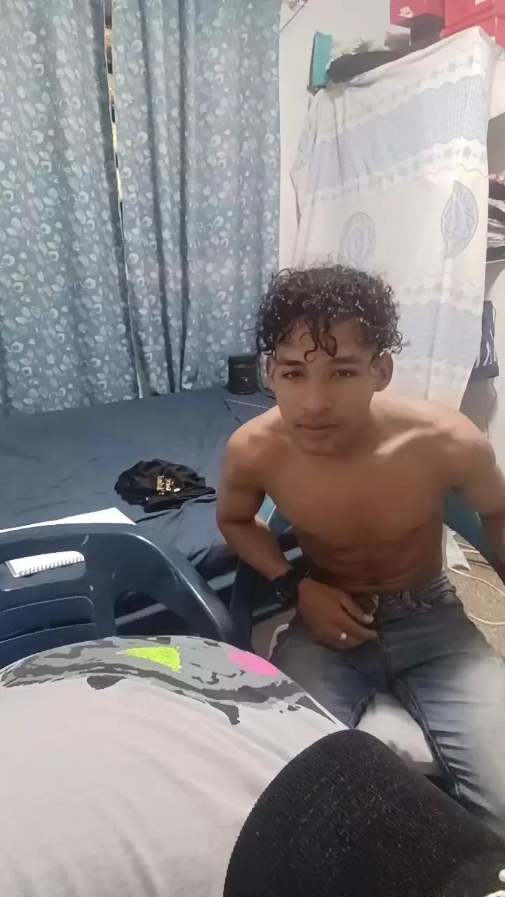 Offline catire85 on Cam4