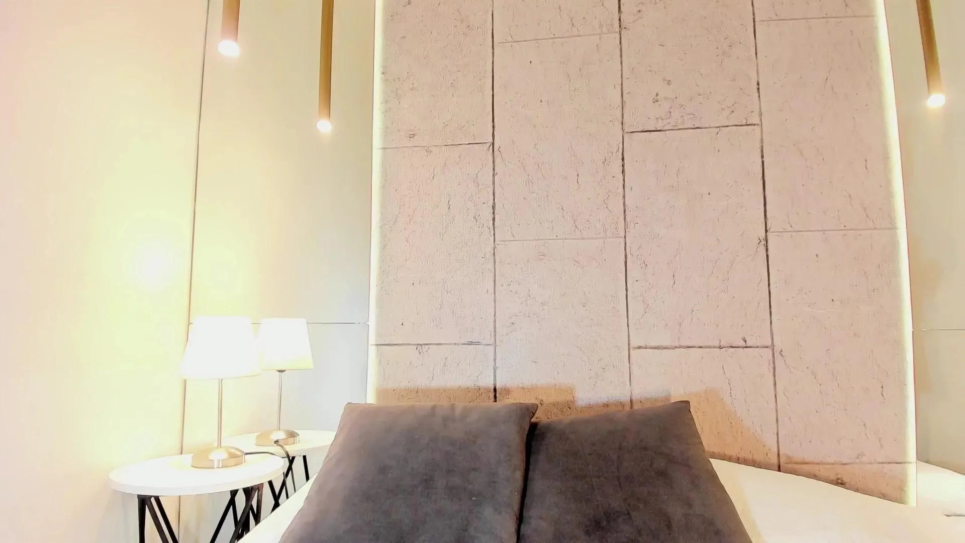 Offline charlote_masson on Cam4