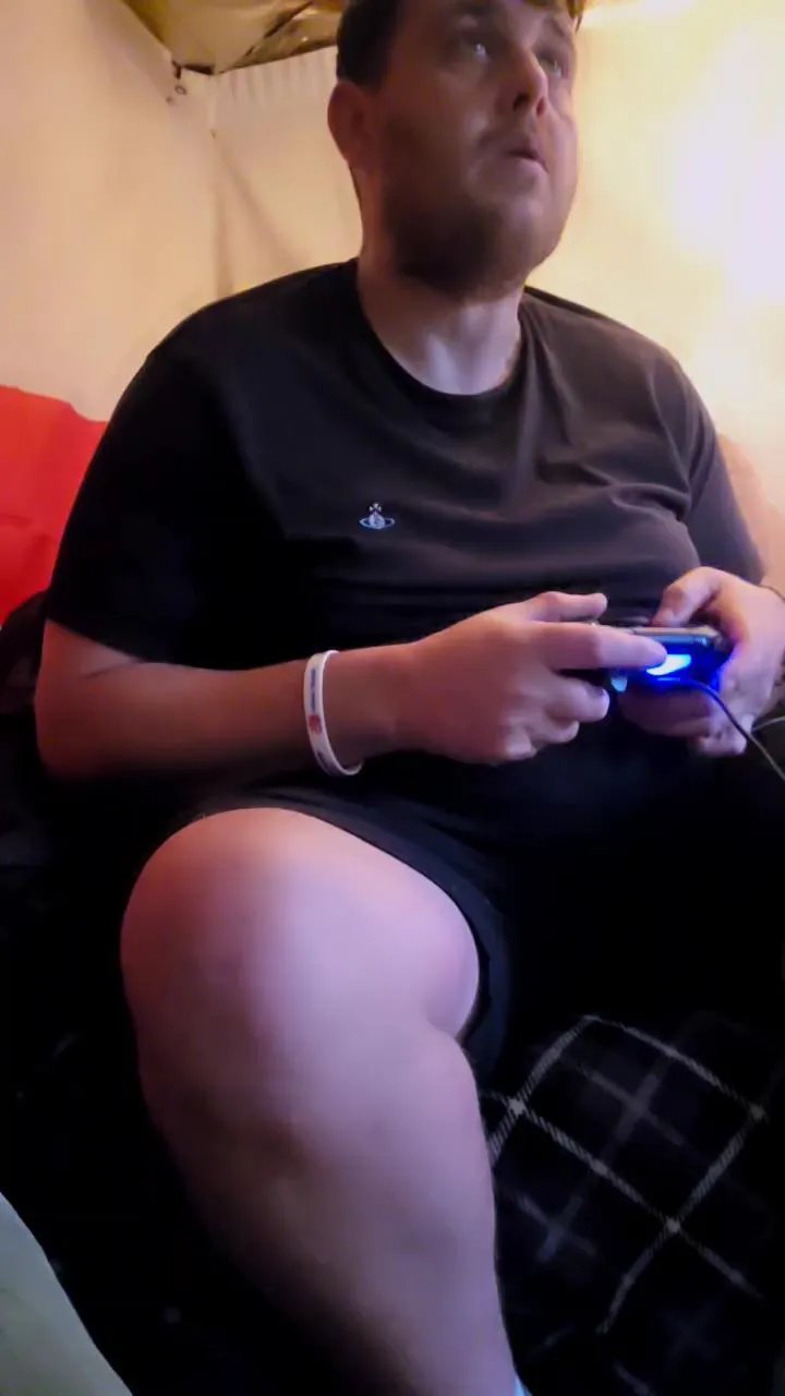 Offline Chavbear on Cam4