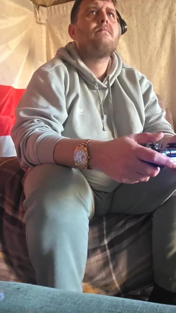 Offline Chavbear on Cam4