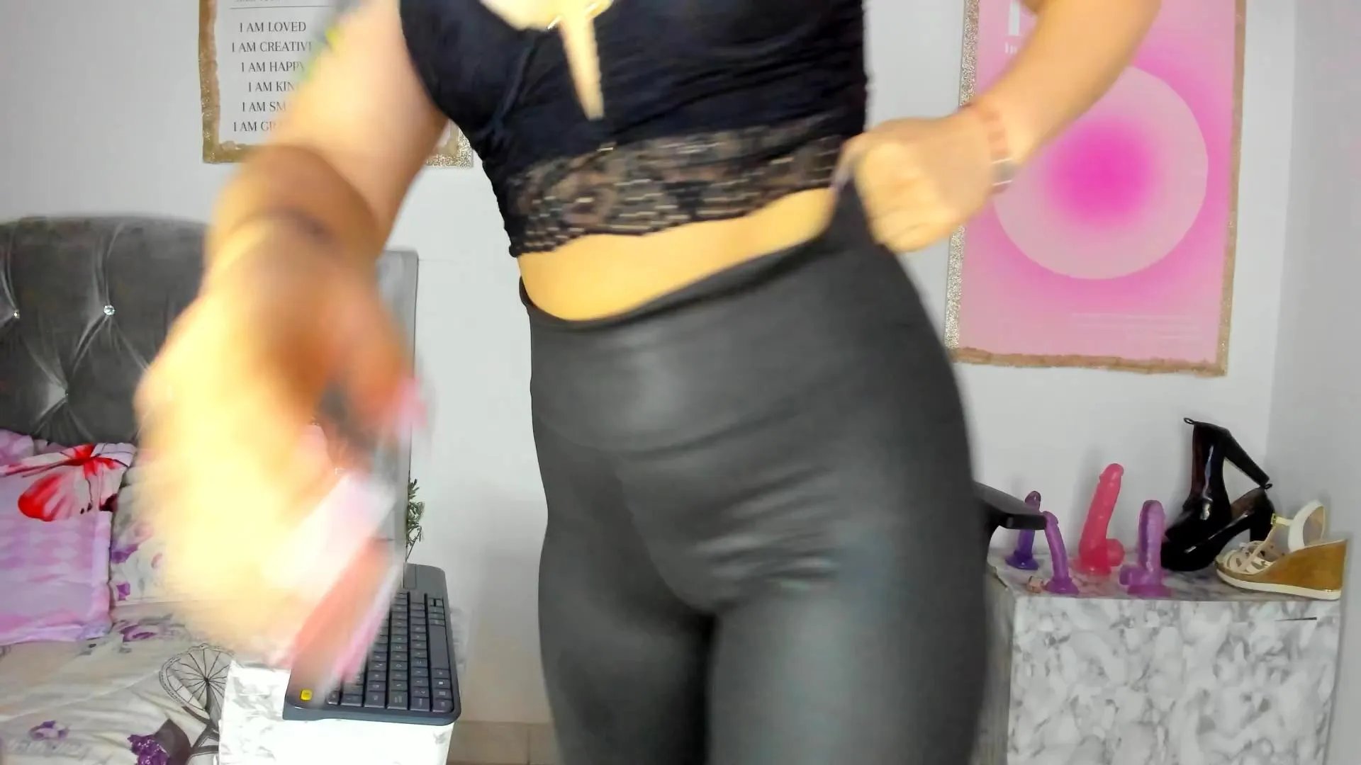 Offline ciindy2_love_ on Cam4