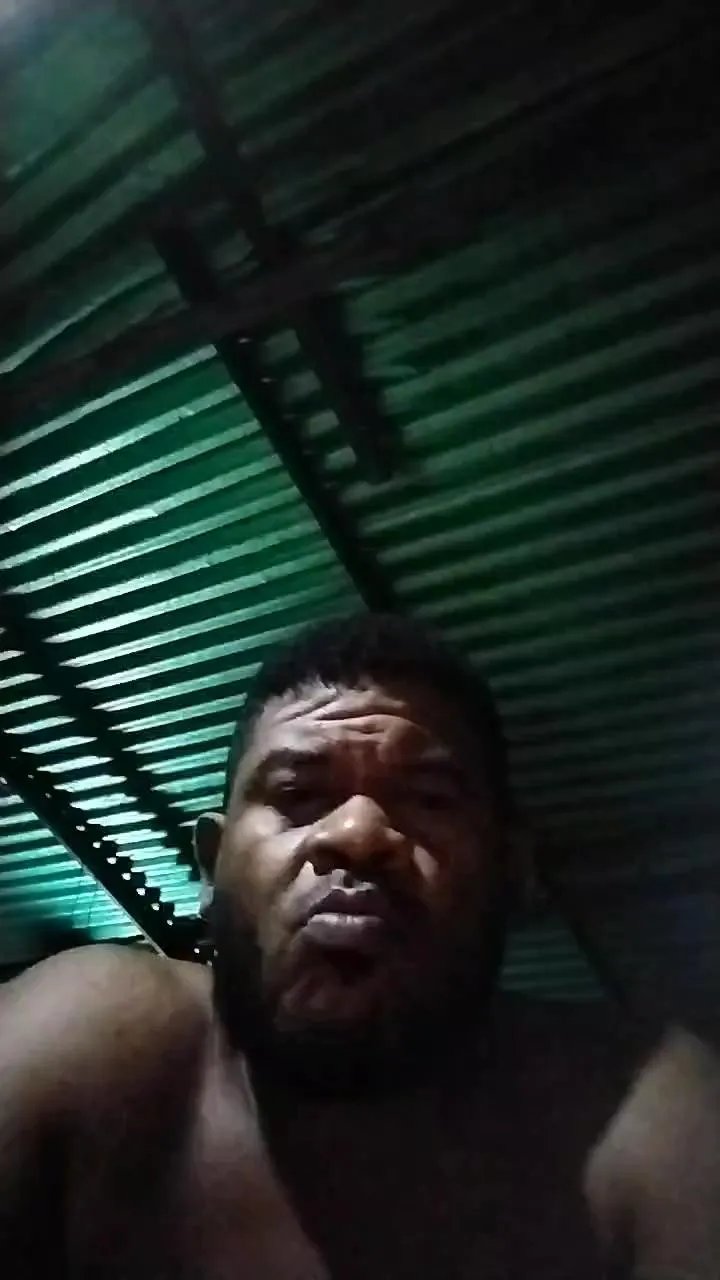 Offline cometa2673 on Cam4