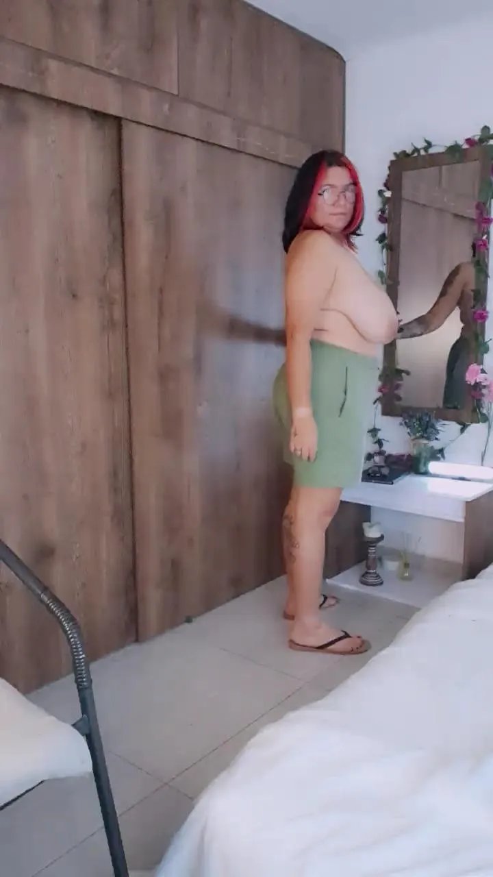 Offline CrazyMom69 on Cam4