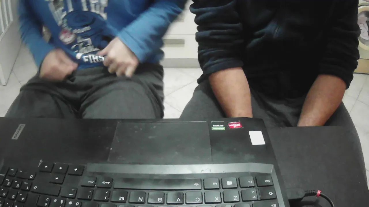 Offline CuriousFriends1 on Cam4