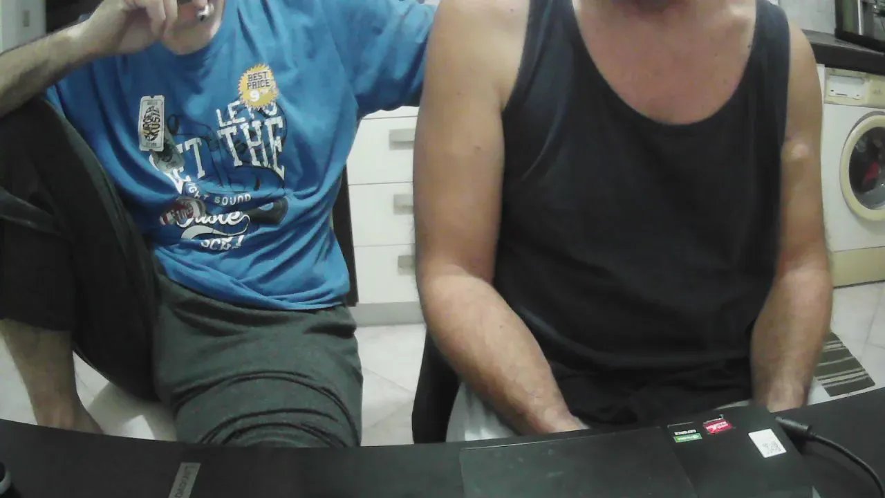 Offline CuriousFriends1 on Cam4