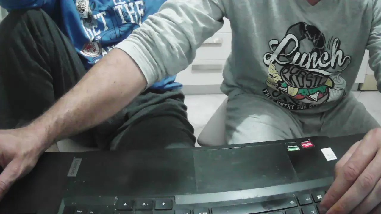 Offline CuriousFriends1 on Cam4