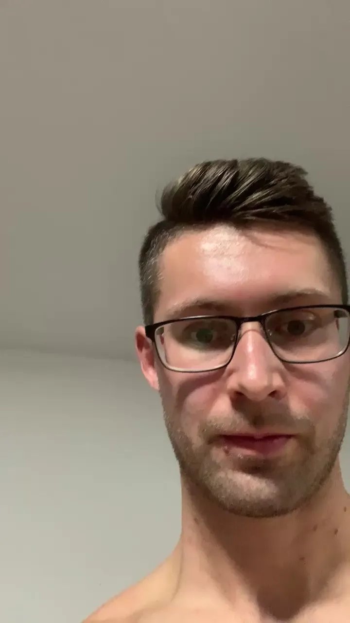 Offline davidhot95 on Cam4