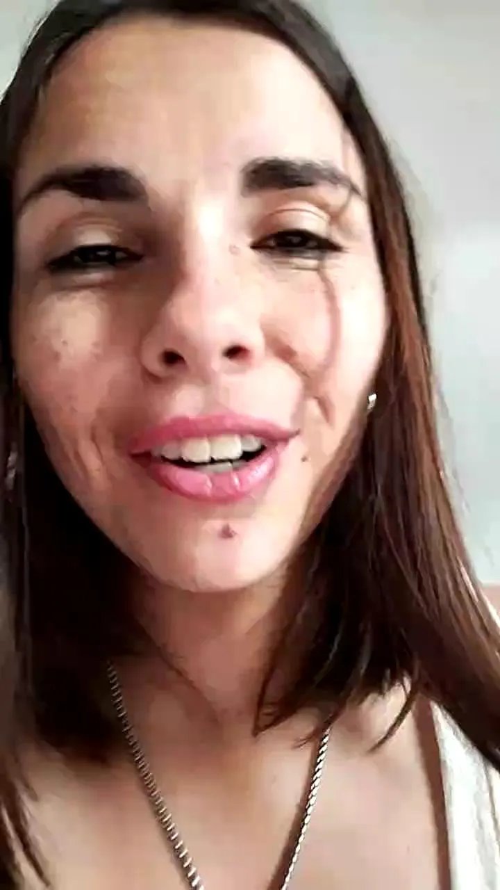 Offline Desiree025 on Cam4