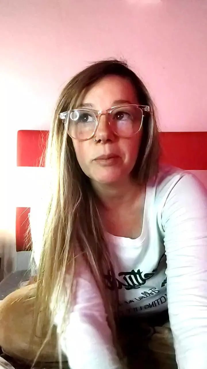 Offline desireemilf on Cam4