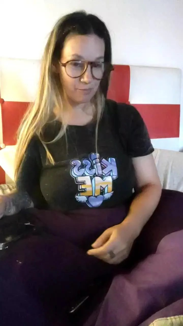 Offline desireemilf on Cam4