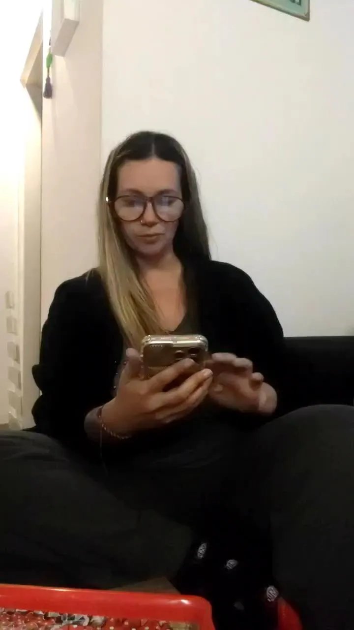 Offline desireemilf on Cam4