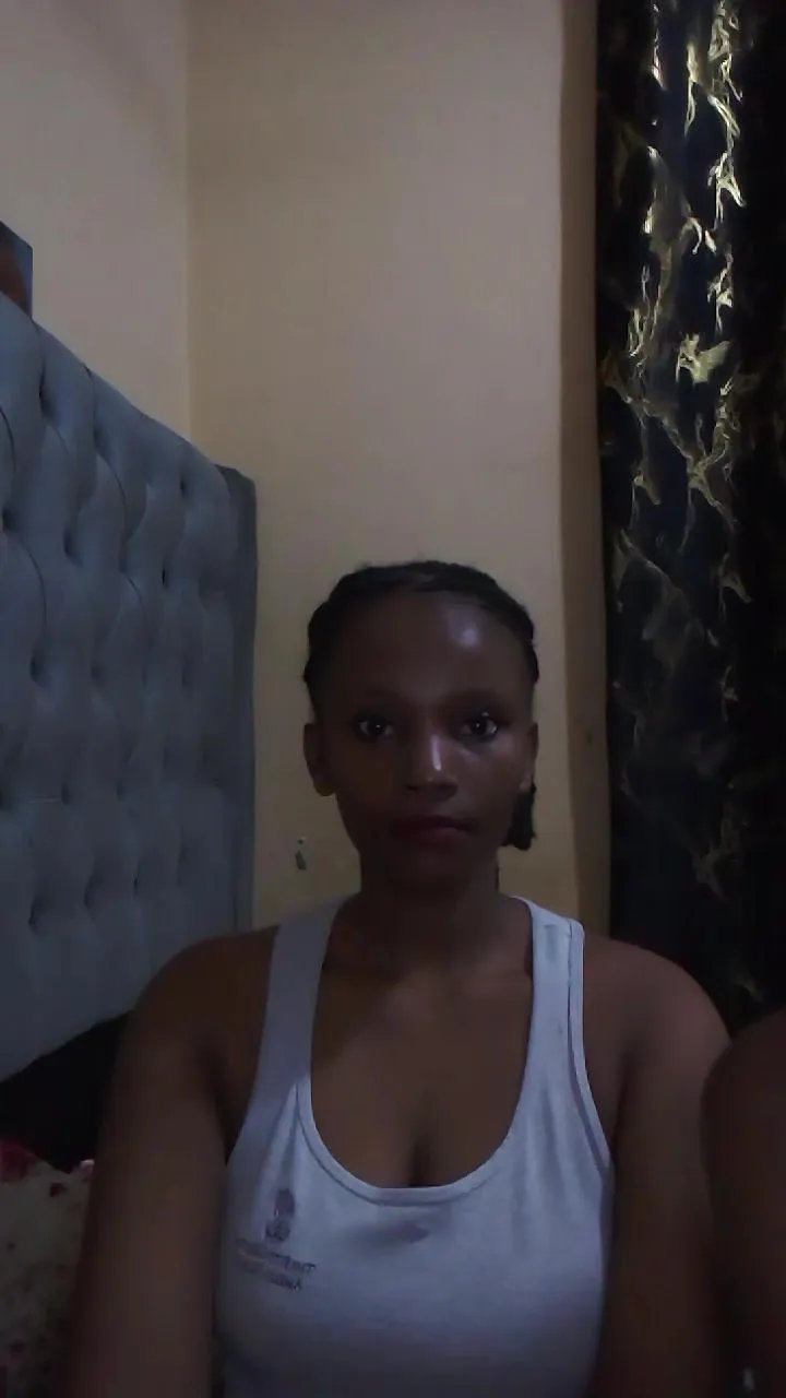 Offline Ebbonylover on Cam4