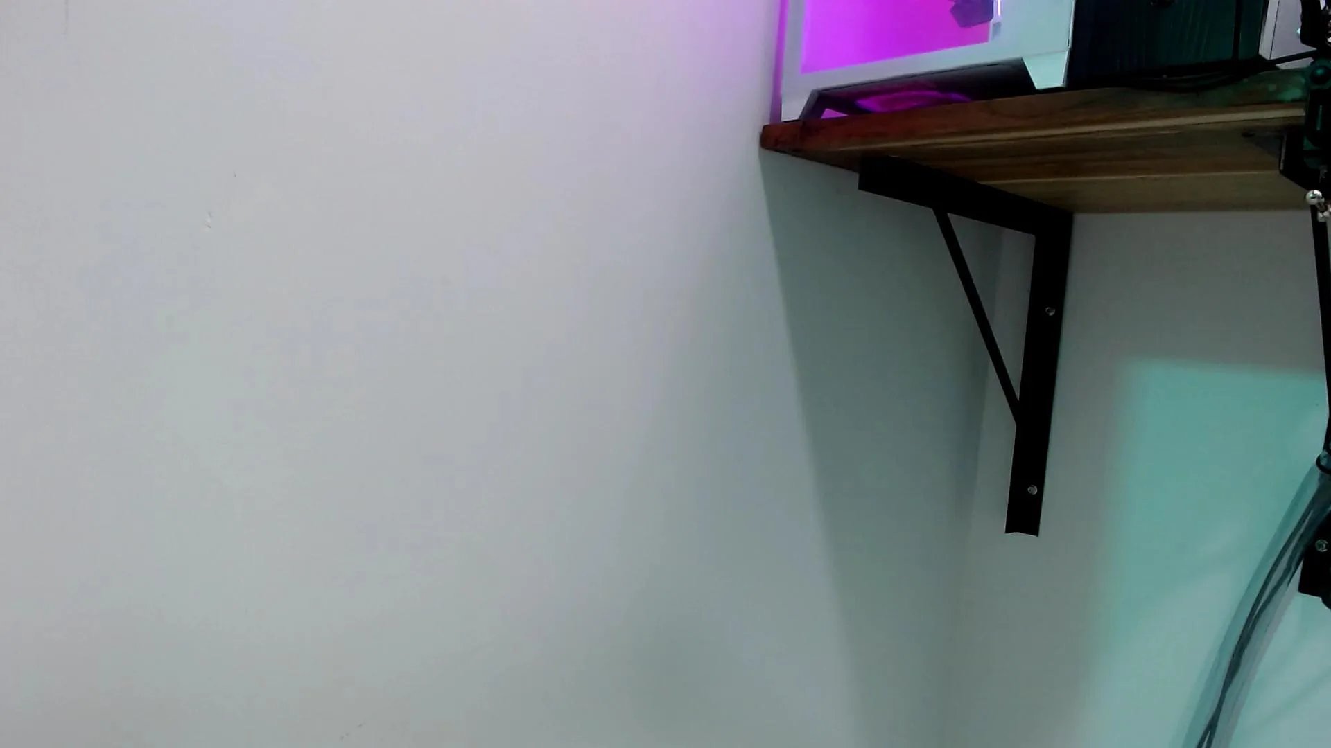 Offline eladyrous98 on Cam4