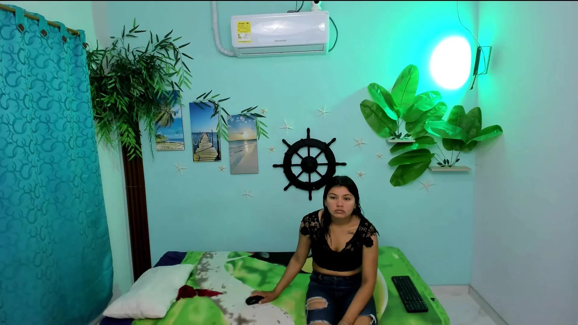 Offline eladyrous98 on Cam4