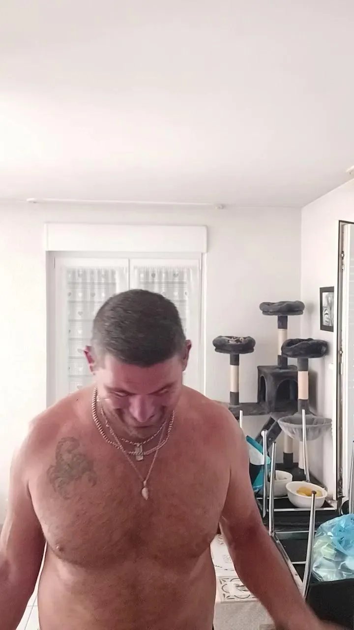 Offline Elleetlautre68 on Cam4