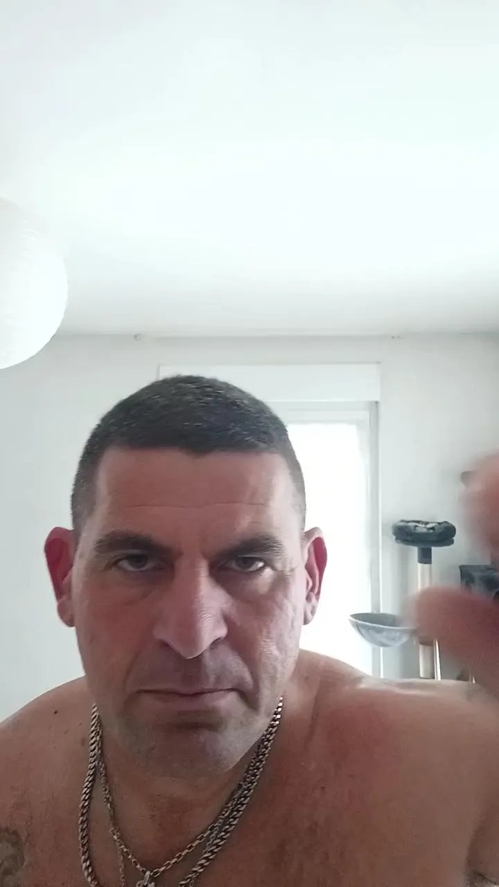 Offline Elleetlautre68 on Cam4