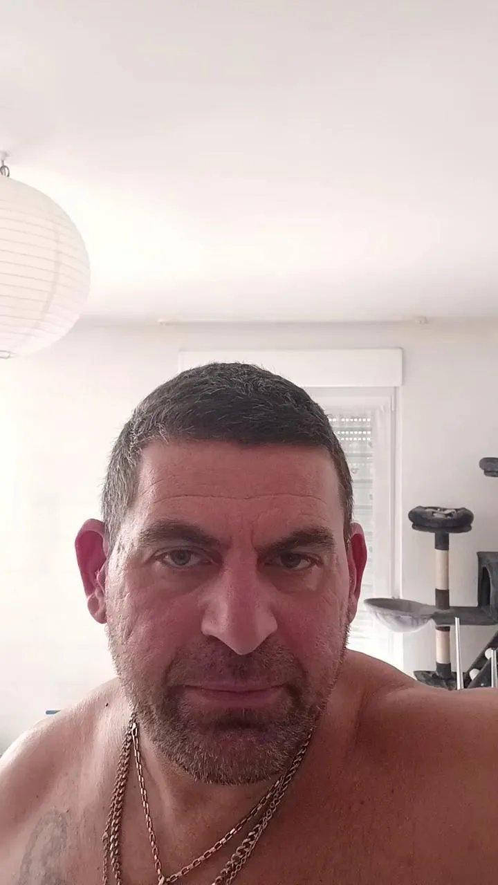 Offline Elleetlautre68 on Cam4